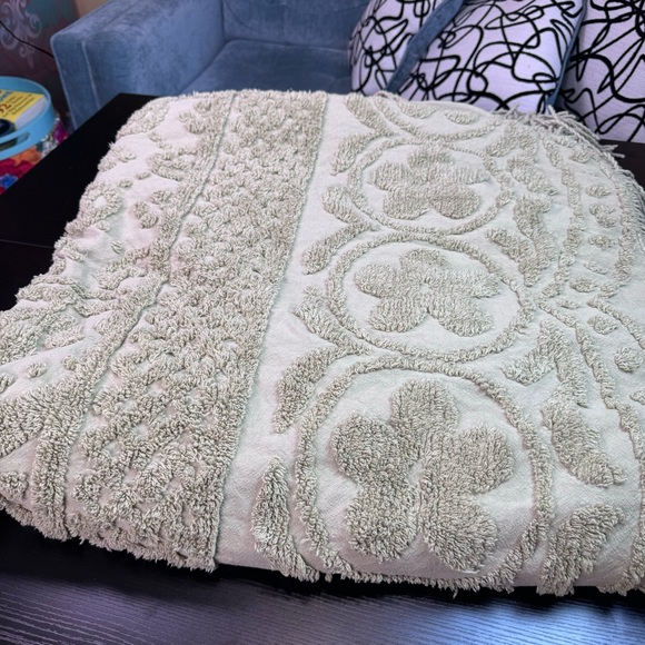 Chenille Sage Medalion Tufting Textured Bedspread with Fringe size King - Picture 13 of 16